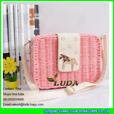 China LDTT-014 light pink straw bags for girls, fashion rattan handbags with metalic horse en venta