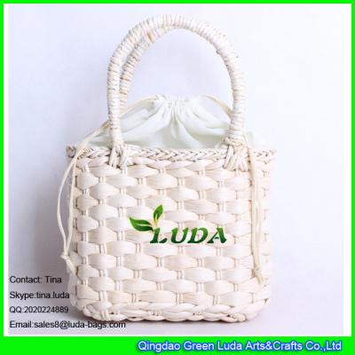 China LDYP-026 drawstring closure straw handbag natural kdis handbag  handmade straw basket bag for sale