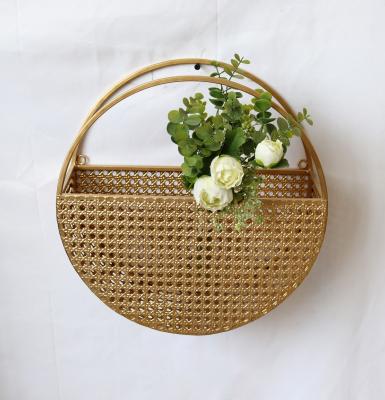 China 100% Handmade Smart Home Metal Garden Wall Hanging Flower Basket Decorations for sale