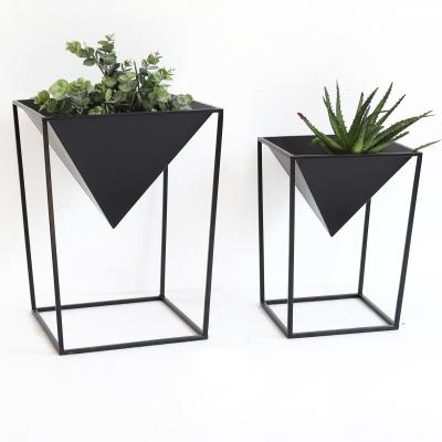 China 100% Handmade Large Size Black Indoor Decor Flowerpot Indoor Metal Top Floor Table Smart Home Style Modern Metal Flower Pots for sale