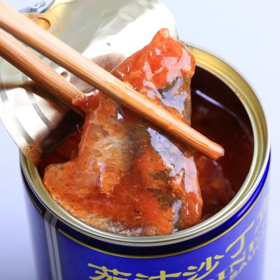 China Ready-to-eat tinned mackerel fish in toamto sauce at Africa market for sale