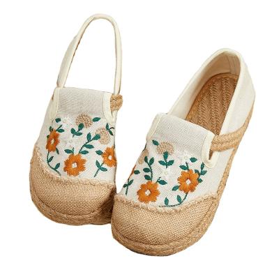 China Cotton Fabric Women's Handmade Vintage Embroidered Canvas Ballet Flats Ladies Ballerinas Vegan Embroidery Comfortable Chinese Shoes D301 for sale