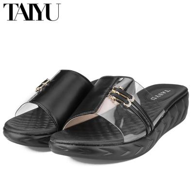 China Fashion Trend Manufacturer Customized Fashionable Summer Beach Slipper Transparent Sandals Flat Heel Women Wedge Slippers for sale