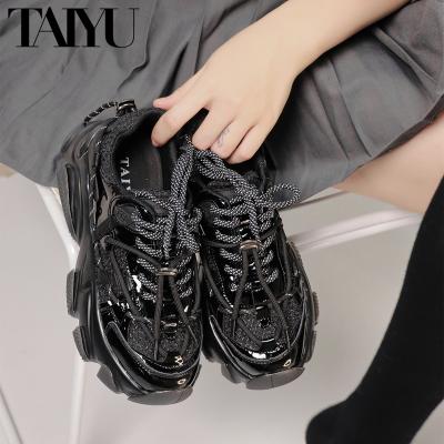 China 2022 High Quality Fashion Trend Facebook Hot Selling Classic Women Increasing Thick Bottom Running Comfortable Soft Sole Women's Casual Shoes for sale