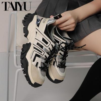 China 2022 Fashion Trend Sports Custom Outdoor Casual Breathable Lace Up Lightweight Shoes Increasing Walking Female Sneakers for sale