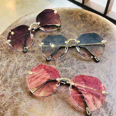 China Fashion Sunglasses 2021 Famous Brands Ladies Custom Big Round Oversized Vintage Rimless Shaving Rimless Sunglasses Women for sale