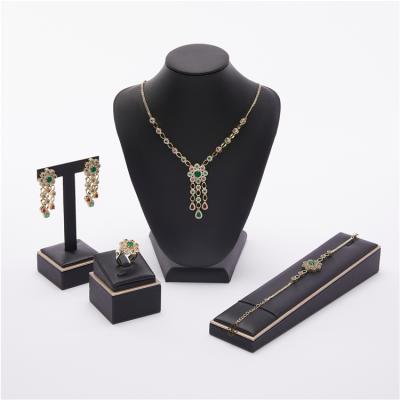 China 2021Mar Wedding Environmental Friendly Hot Selling Gold Pendant Planted Small Flower Jewelry Set For Women New Design 14k Gold Fashion Jewelry Set for sale