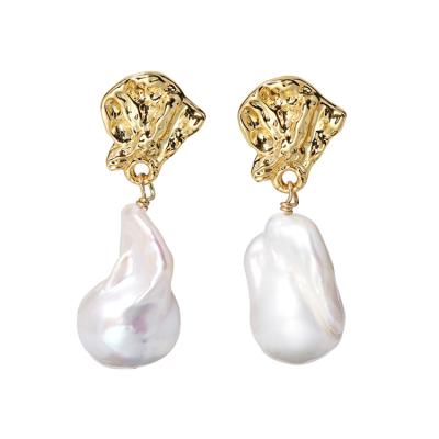 China FASHIONABLE retro baroque geometric pearl earrings elegant pearl moiré earrings for women for sale