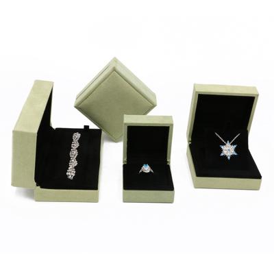 China Jewelry Display And Packaging Luxury Velvet Jewelry Box Necklaces Velvet Jewelry Boxes With Logo for sale