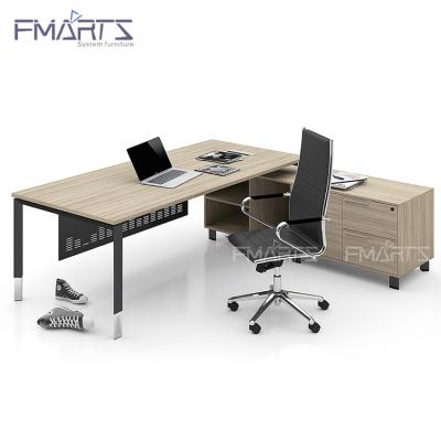 China Knock Down Attractive Office Manager Desks Executive Office Fashion Metal Leg Wooden Top Desk for sale