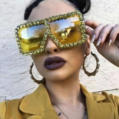 China Fashion Sunglasses 2021 Hot Sale Women Square Colorful Eyewear Rhinestone Luxury Diamond Oversized Big Frame Sunglasses Women for sale