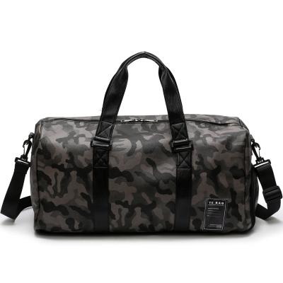 China Gym / Travel Customized Logo Sports Camouflage Outdoor Gym Bag Travel Tote Bag for sale