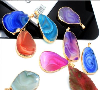 China CLASSIC Rough Irregular Agate Sweater Stone Pendant Agate Pieces Gold Plated Necklace for sale