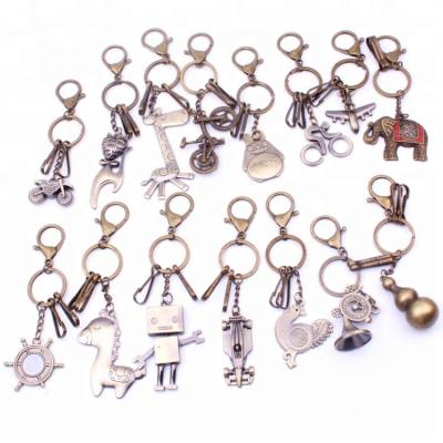 China Creative Model Key Ring Retro Gift Wholesale Robot Key Chain Car Accessories for sale