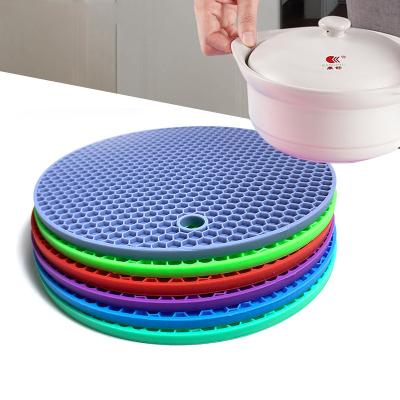 China Viable round thickened non-slip dining table coaster casserole silicone heat insulation pad for sale