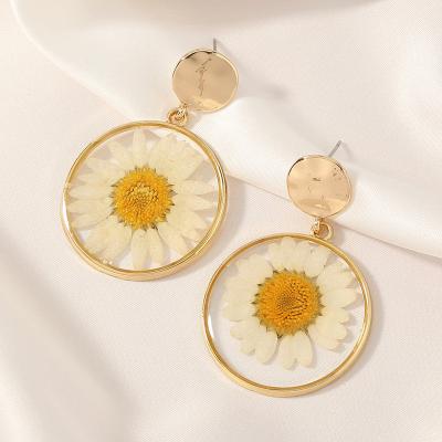 China Vintage Korean Fashion Flower Acrylic Gold Plated Transparent Really Dry Earring Necklace Jewelry Set For Woman Girls for sale