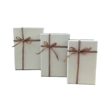 China Recyclable Bulk Gift Bags Personalized Colorful Printed Paper Gift Bags for sale