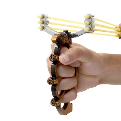 China New product alloy slingshot outdoor slingshot shooting with the new design of an elastic band for sale