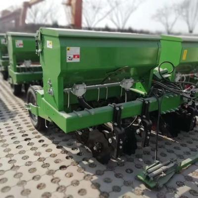 China Seeding Fertilization 4 Row Corn Planter Tractor Corn Seeder Fertilizer Sale for sale