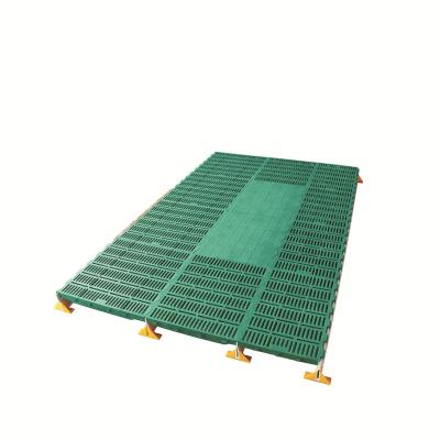 China Antirust Equipment Hog Pig House Animal Husbandry Plastic Slat Floor For Pig Farming for sale