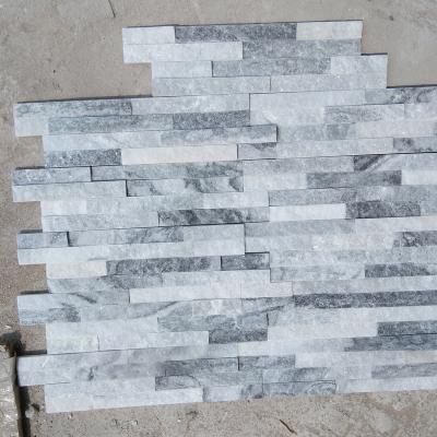 China Traditional Natural Split Face Stone Wall Cladding Quartzite Ledgestone Panel White Gray Interior for sale