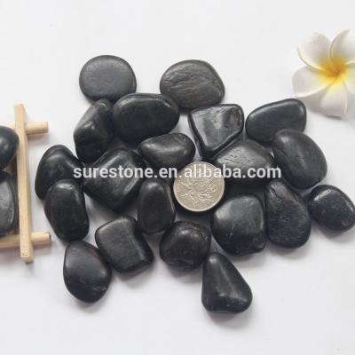 China 2cm To 4cm Modern Natural River Black Pebble Stone Packed In Plastic Bag for sale