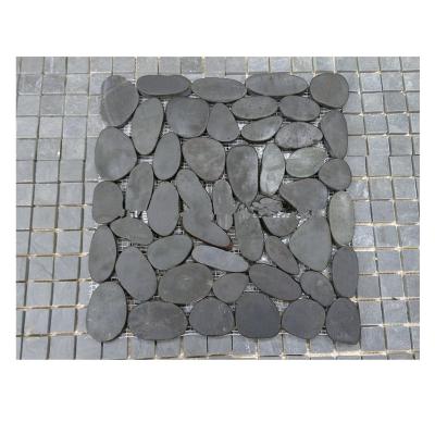 China Modern Popular Pebble Stone Floor Carpet Black Natural Stone Mosaic Tiles for sale