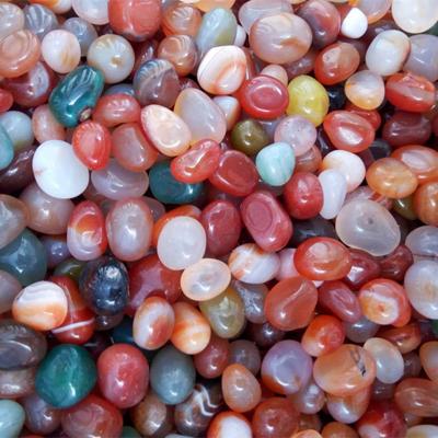 China Modern Delicate Natural Loose White Red Yellow Red Polished Pebble Stone for sale