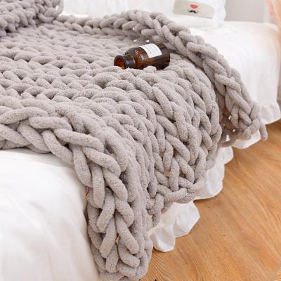 China 2021 New Design Hot Modern Chunky Knitted Blanket Chenille Hand Made Yarn Anti-Static Big Chunky Knit Weighted Blanket for sale