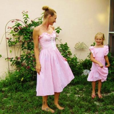 China 100% Cotton Mother and Daughter Matching Spring and Summer Dresses Cotton and Pink Gingham Check for sale