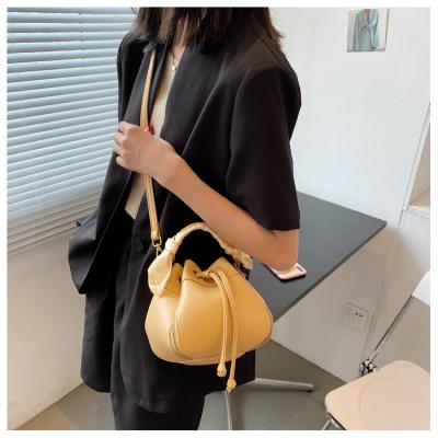 China New Fashion 2022 Fashion Basket Handbag First Layer Cowhide Bucket Bag Luxury Designer Ladies Handbag for sale