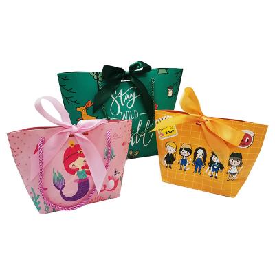 China Hot Selling Shopping Gift Bag Recyclable Paper Packaging Bag With Ribbon For Shopping Clothes And Gift for sale