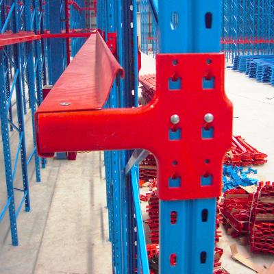 China Corrosion Protection 1500kg Per Pallet Loading Capacity 135*130*2.0mm Flat Pallet Support Warehouse Industry Drive In Flow Beams Pallets Rack for sale