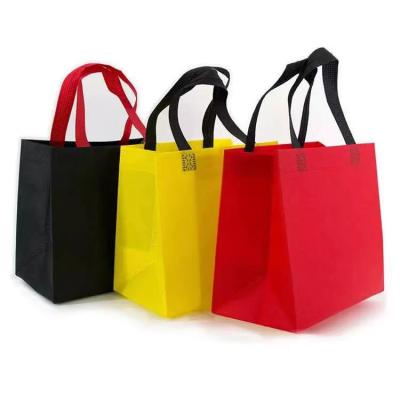 China Wholesale Cheap Non Woven Eco-friendly Boutique Environment Shopping Bag Lamination Nonwoven Bag With Printed Logo for sale