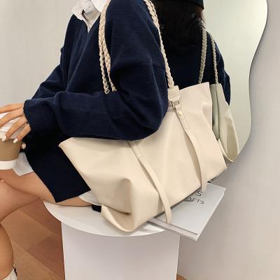 China 2021 New Fashion Portable Women's Summer Woven Fashion Large Capacity Bag One Shoulder Armpit Tote Bag Popular for sale