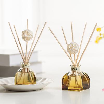 China 2021 Hot Sale Household Items Viable Golden Gift Set Glass Bottle Aroma Reed Diffuser Home Clean Air Scent Diffuser for sale