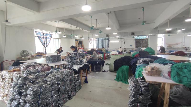 Verified China supplier - Guangzhou Yingliyou Clothing Co., Ltd.