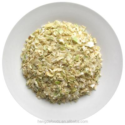 China Factory Supply Dried Dehydrated Onion Flakes / Slices 10*10mm for sale