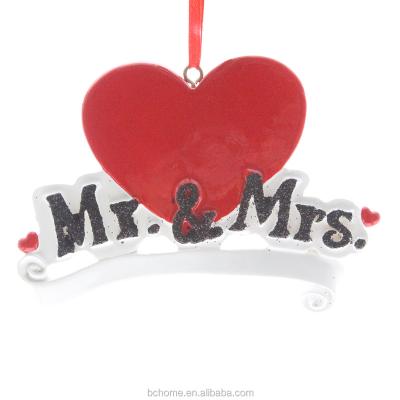 China Christamas Tree Decoration The Resin Creative Heart Shaped Personalized Christmas Tree Ornament With Mr&Mrs Words for sale