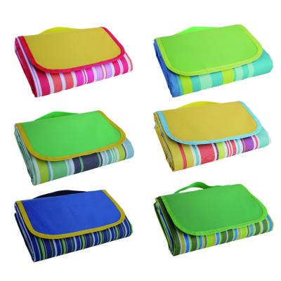 China Fold Into A Portable PE Bag 2022 Picnic Mat Handbag Multipurpose Picnic Mat Picnic Beach Blanket for sale