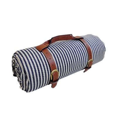 China Fold Into A PE Bag Trend 2022 New Reusable Picnic Mat Tote Picnic Barbecue Water Proof Eco-Friendly Picnic Mat for sale