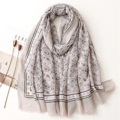 China Lightweight Cotton Scarves Fashion Print Women Cotton Wrap Scarf for sale