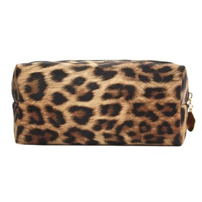 China Fashion New Spot New Ms. Leopard Makeup Bag 2022 Large Multifunctional Receive Bag And Handbag for sale