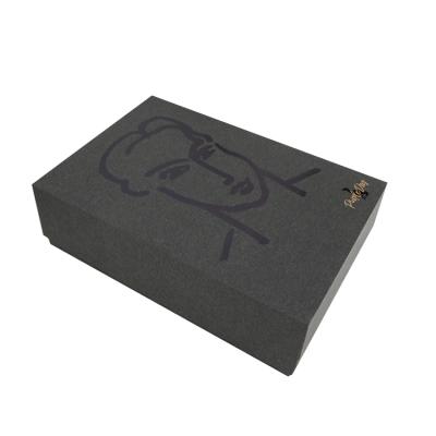 China Recycled Materials Black Cardboard Gold Eyelash Packaging Box With Window for sale