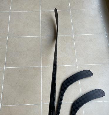 China One Piece Ice Hockey Stick Customized 100% Carbon 18k Woven Ice Hockey Stick With Long Shaft Taper And Kick Stick For INT/Junior for sale