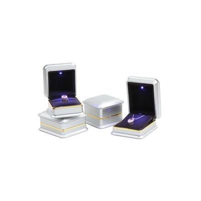 China 2021 Eco-friendly Luxury Customized Fashion LED Light Jewelry Package Jewelry Storage Boxes for sale