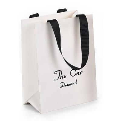 China Recyclable Jewelry Cardboard Packaging Custom Wedding Gift Bag for sale