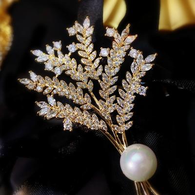 China Atmosphere full diamond gold grain brooch pin high-grade luxury micro inlaid zircon coat suit pin accessories for sale