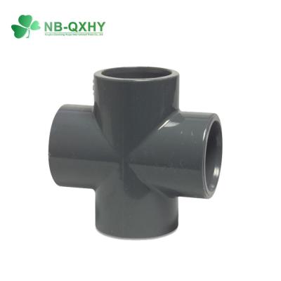 China Suministro de agua Pn16 tubo de PVC con conector de cuatro vías Tee Cross Tee igual para fontanería en venta