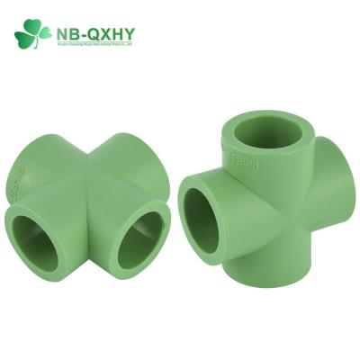 China Accesorios de tuberías de PVC UPVC de plástico para tuberías de agua caliente y fría en color verde en venta